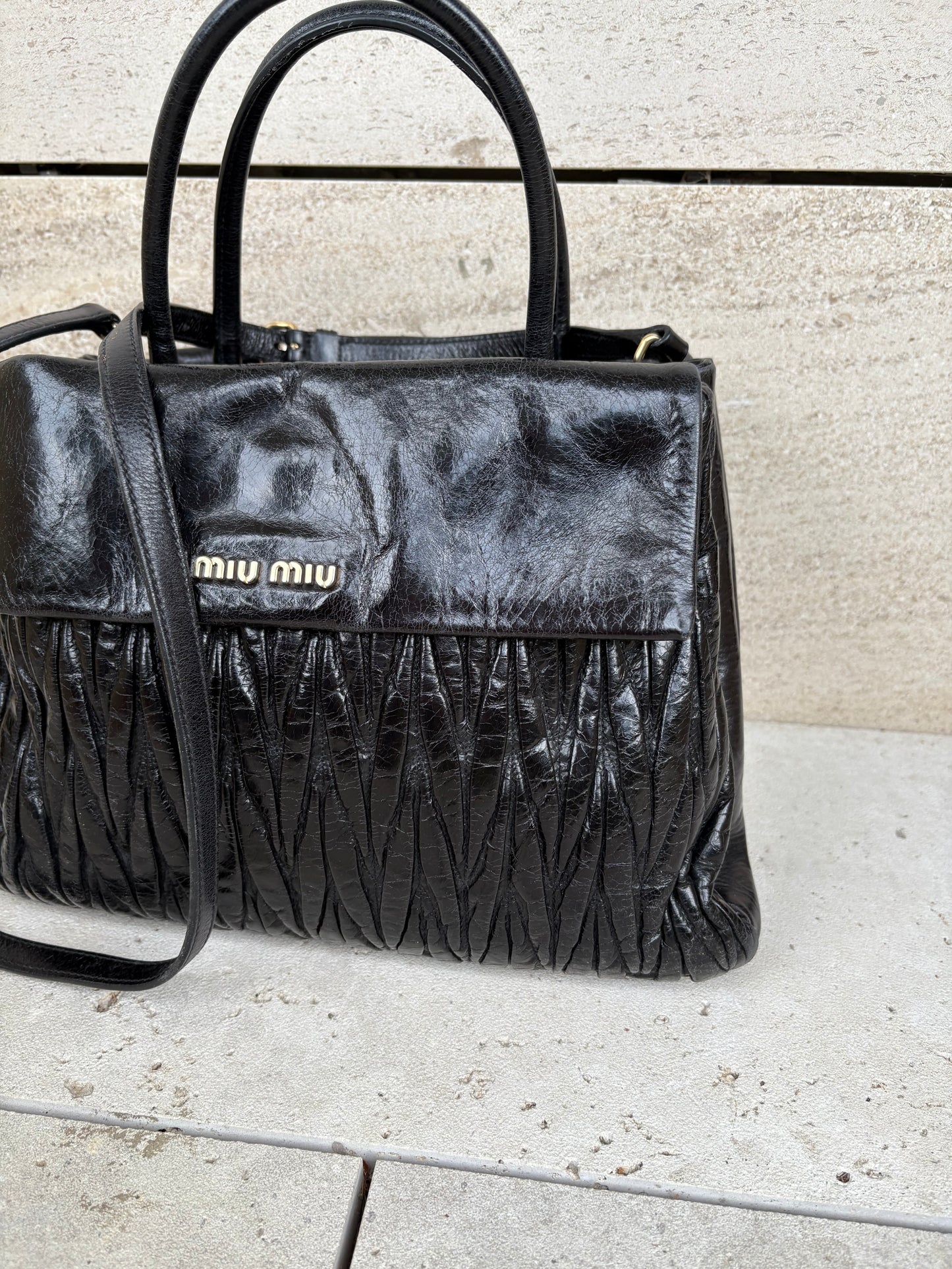 MIU MIU. Bolso matelassé piel negro