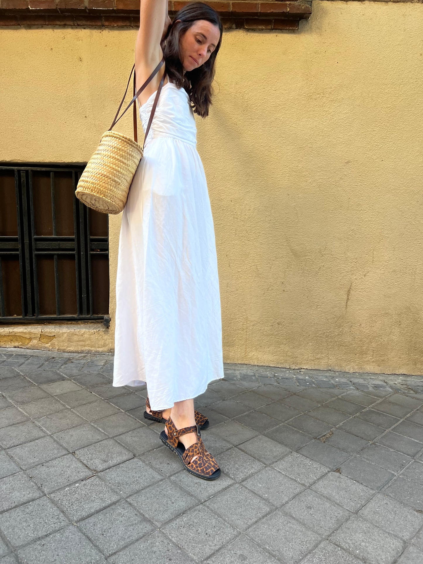 YNESUELVES. Sandalias animal print  fisherman