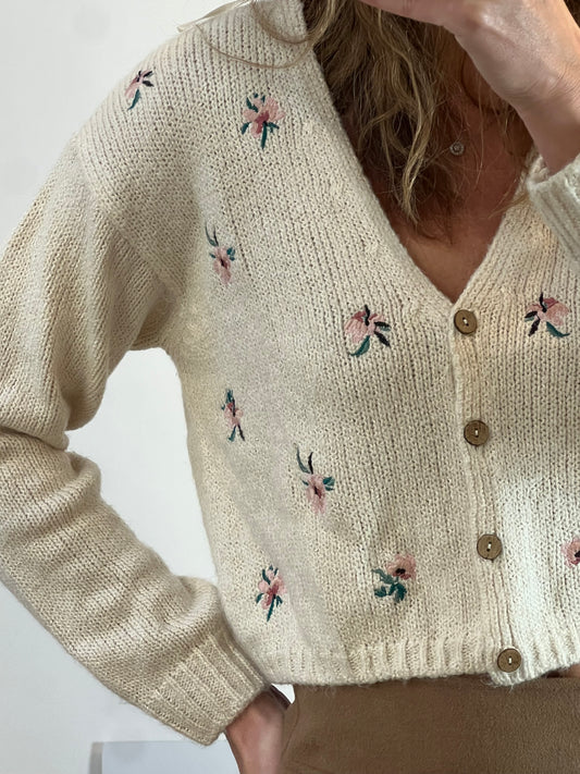 PULL&BEAR. Chaqueta punto flores bordadas. T S