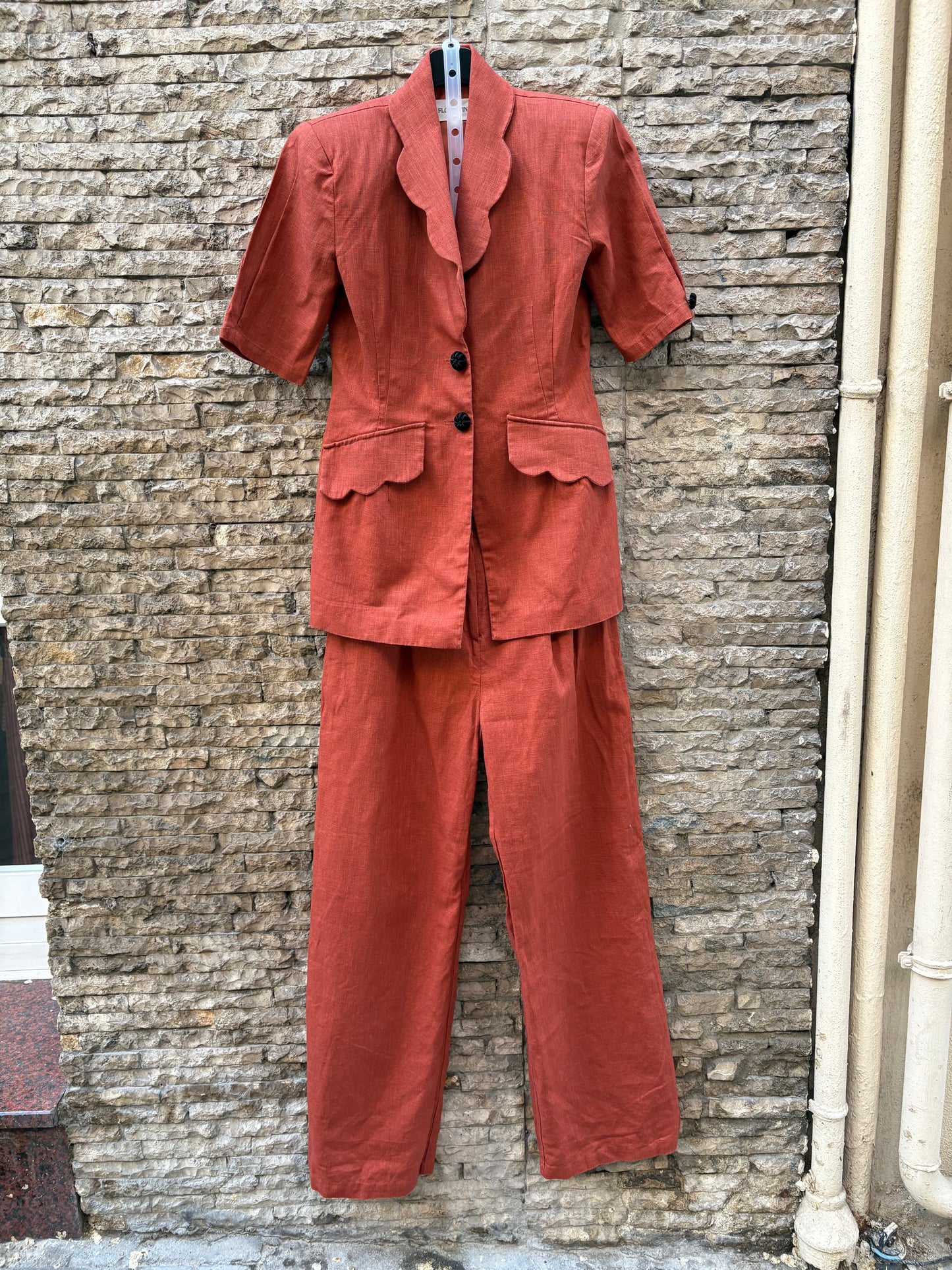 FLORENTINA. Total look lino teja