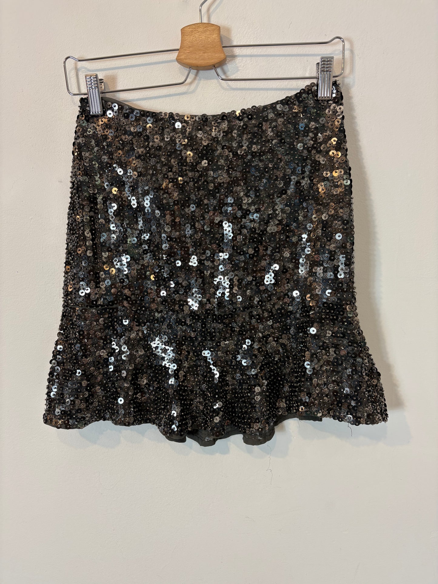 ZARA. Falda corta lentejuelas. T XS