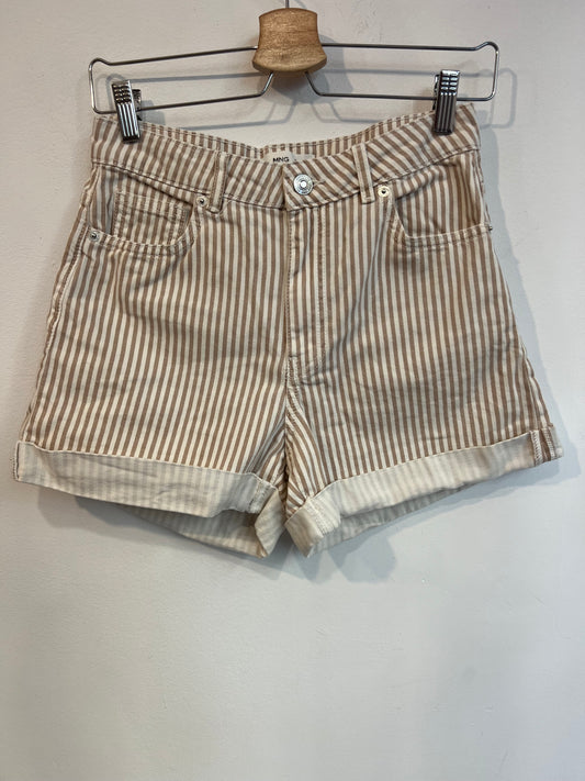 MANGO. Denim corto rayas beiges. T 36