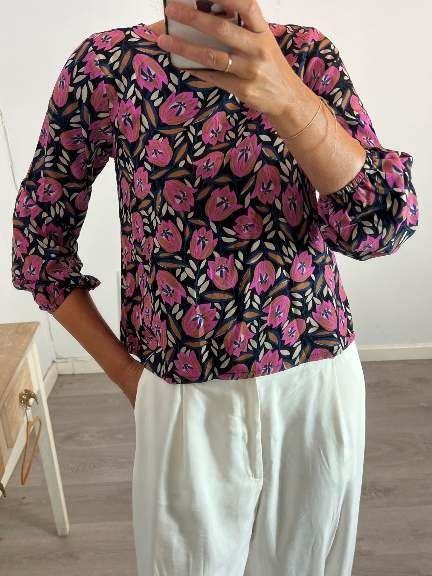 Fantastic company. Floral print blouse Ts