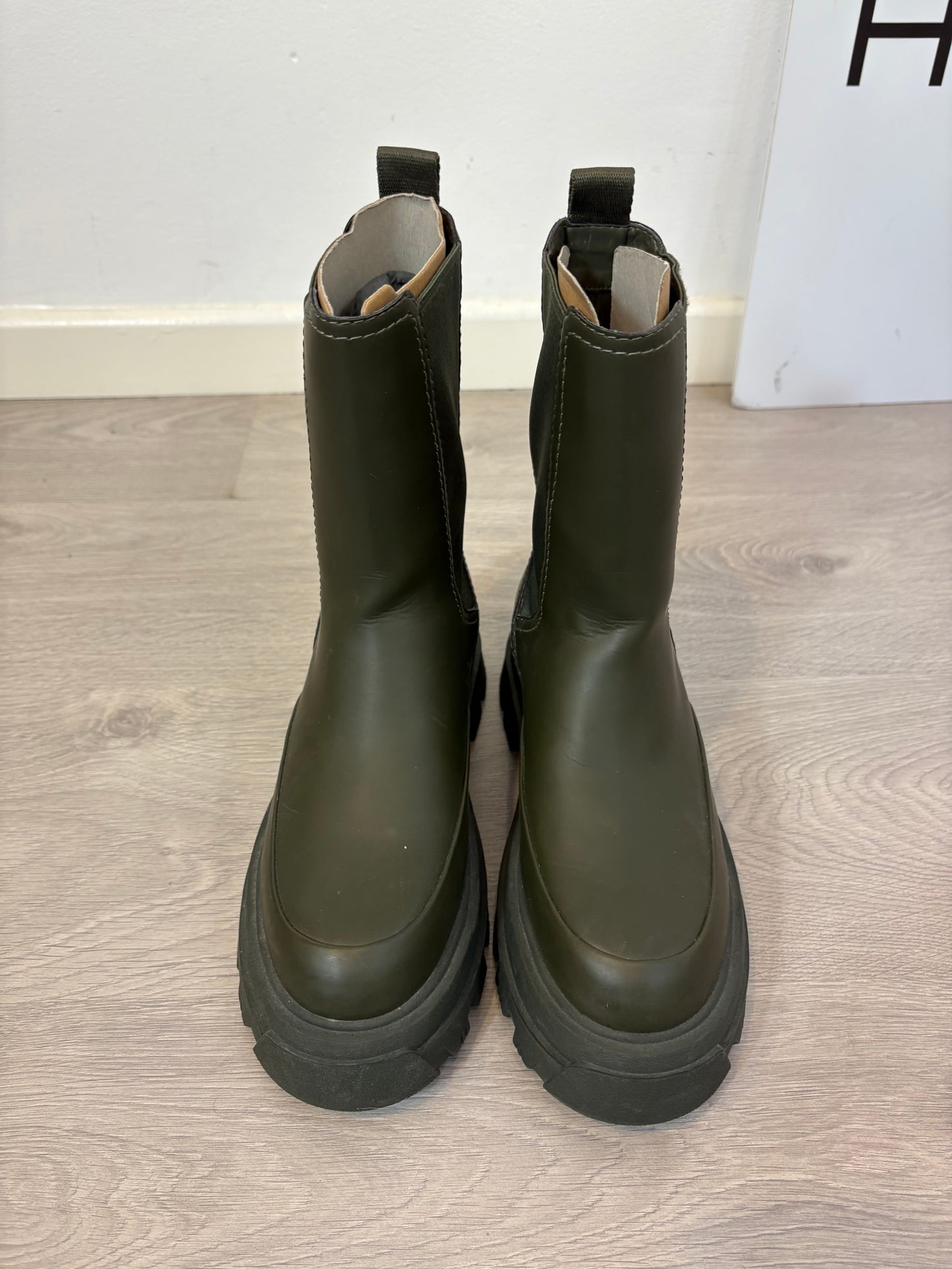 HOFF. Botas verdes textura T.39