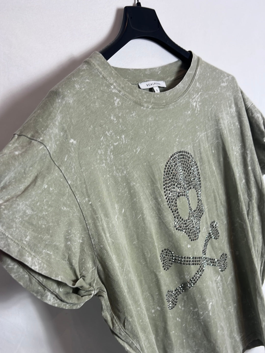 SCALPERS. Camiseta verde calavera T.s