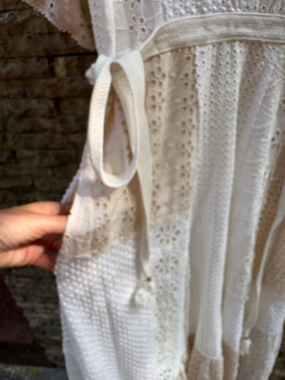ZARA STUDIO. Vestido midi troquelado bolsillos