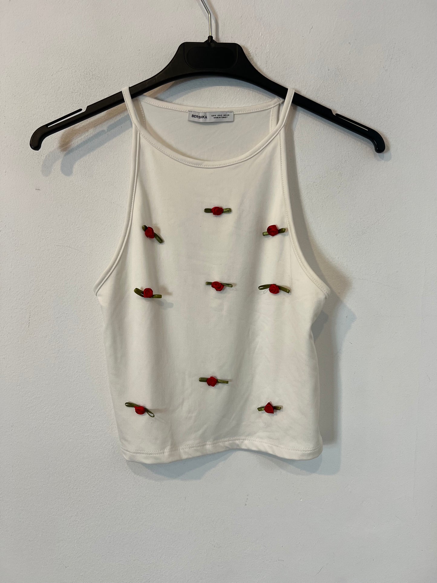 BERSHKA.top blanco flores T.s