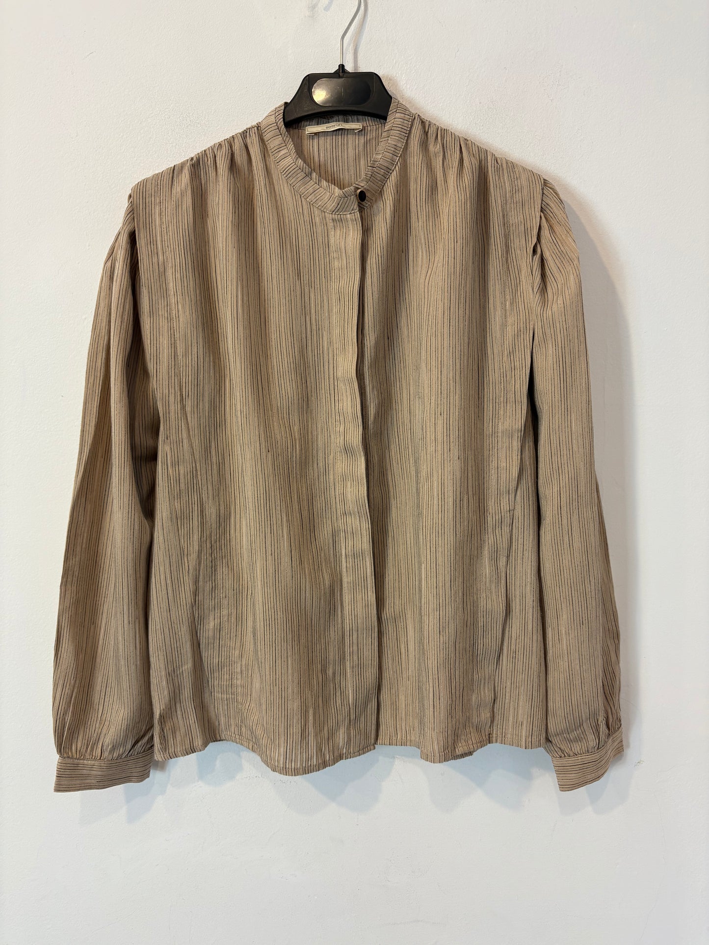 SESSÚN. Blusa beige tostado rayas