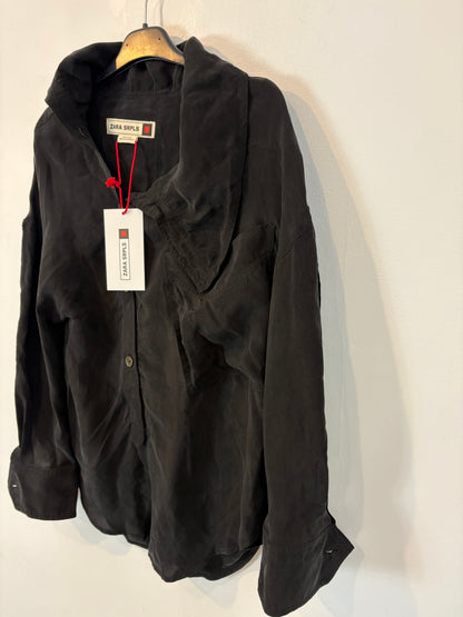 ZARA. Blusa fluida  botonadura lateral