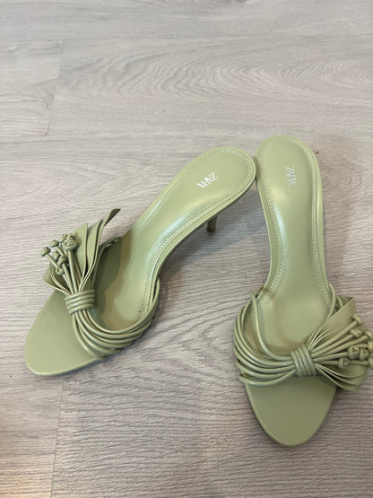 ZARA. Sandalia pastel tiras. T 38