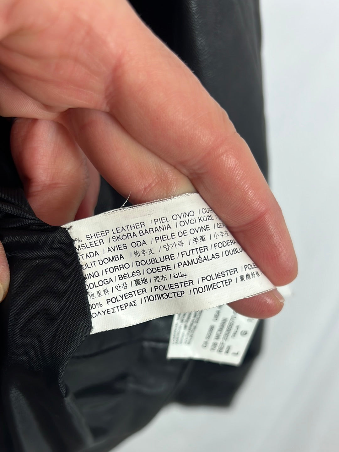 MANGO. Chaqueta piel negra. T L