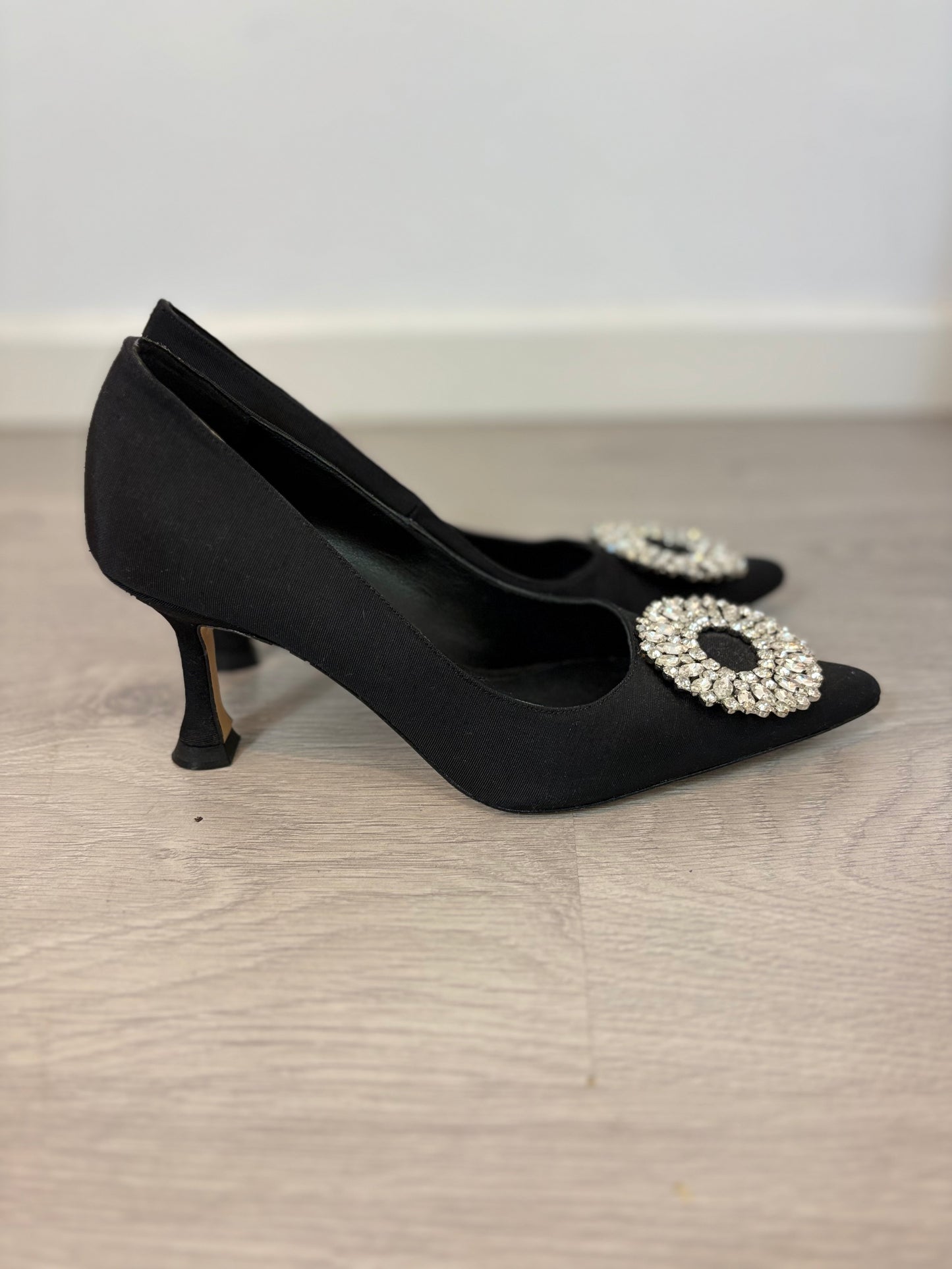 UTERQÜE. Zapatos negro joya T.38