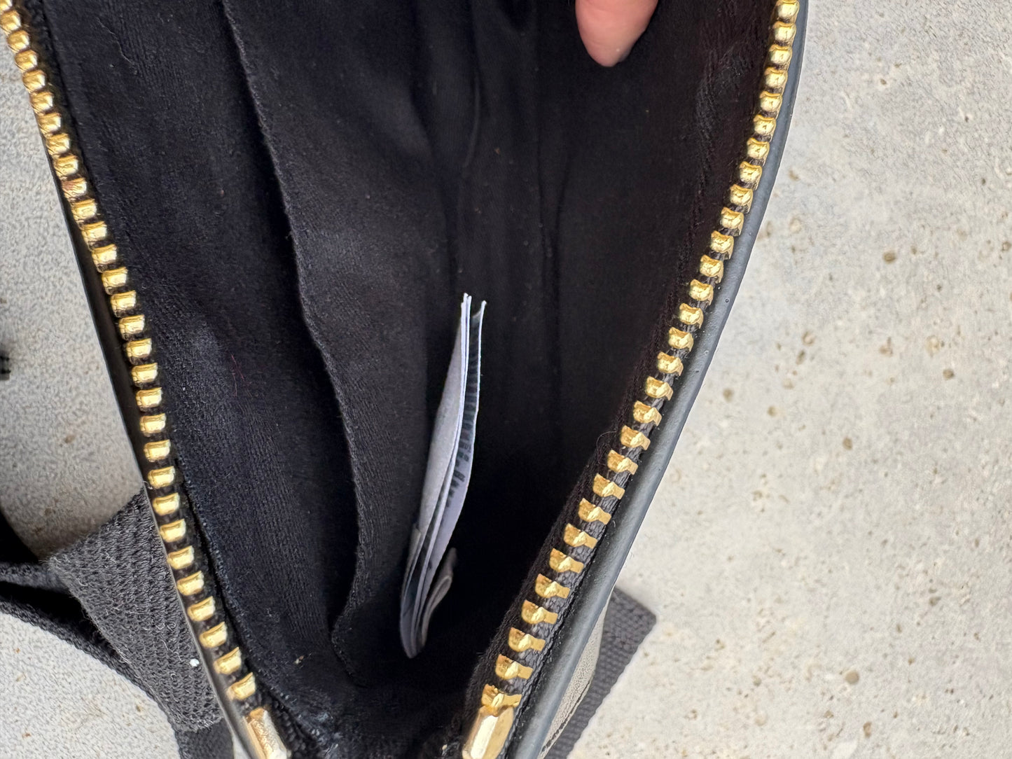 GAP. Bolso mini bandolera/riñonera en negro