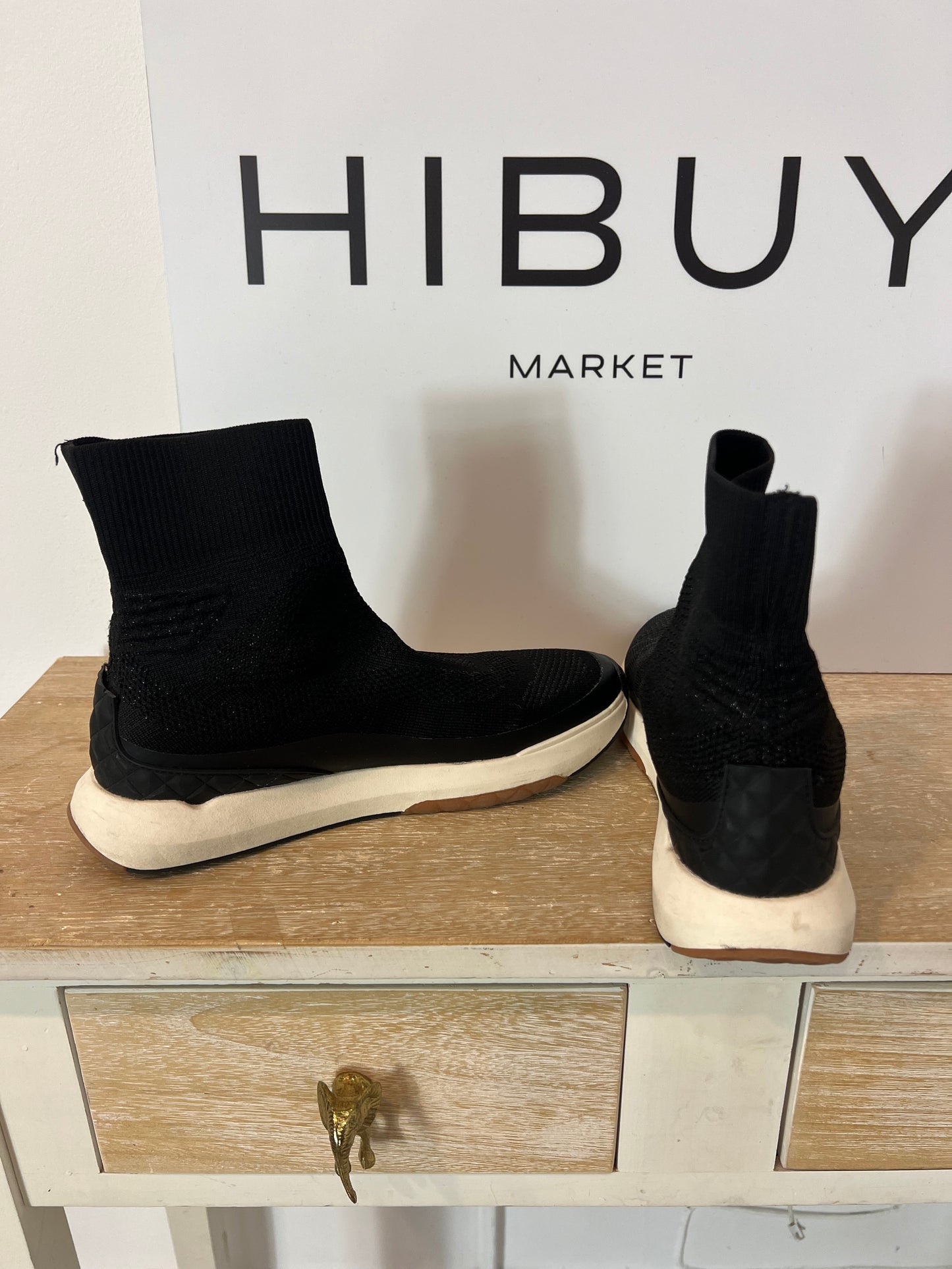 ZARA. Zapatillas elásticas textura. T 40