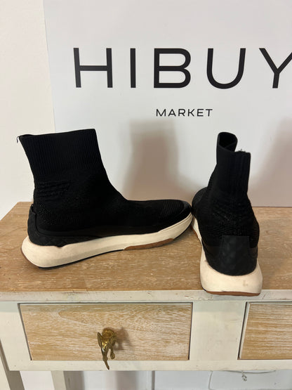 ZARA. Zapatillas elásticas textura. T 40