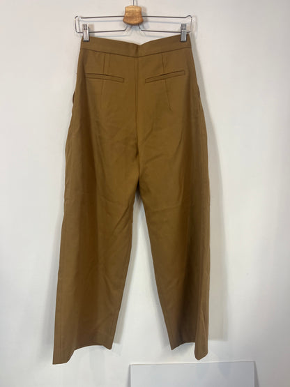 ZARA. Pantalón camel pinzas. T XS (s)