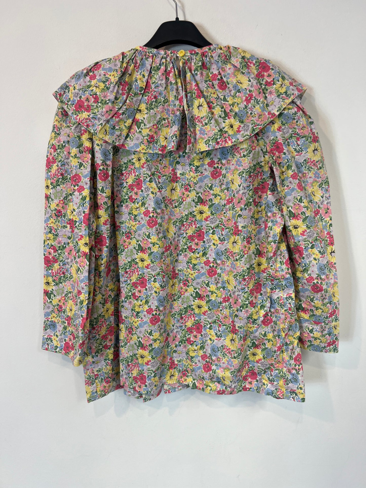 OTRAS. Blusa flores  colores. T S/M