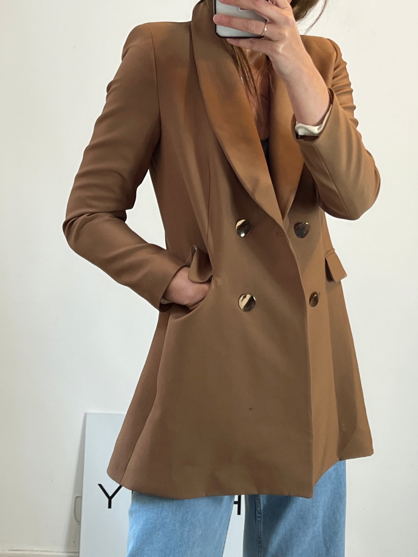 ZARA. Blazer camel botones dorados