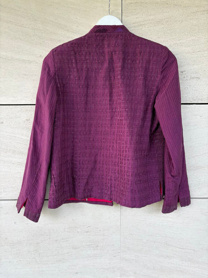 SHADES OF INDIA. Chaqueta berenjena bordada a mano