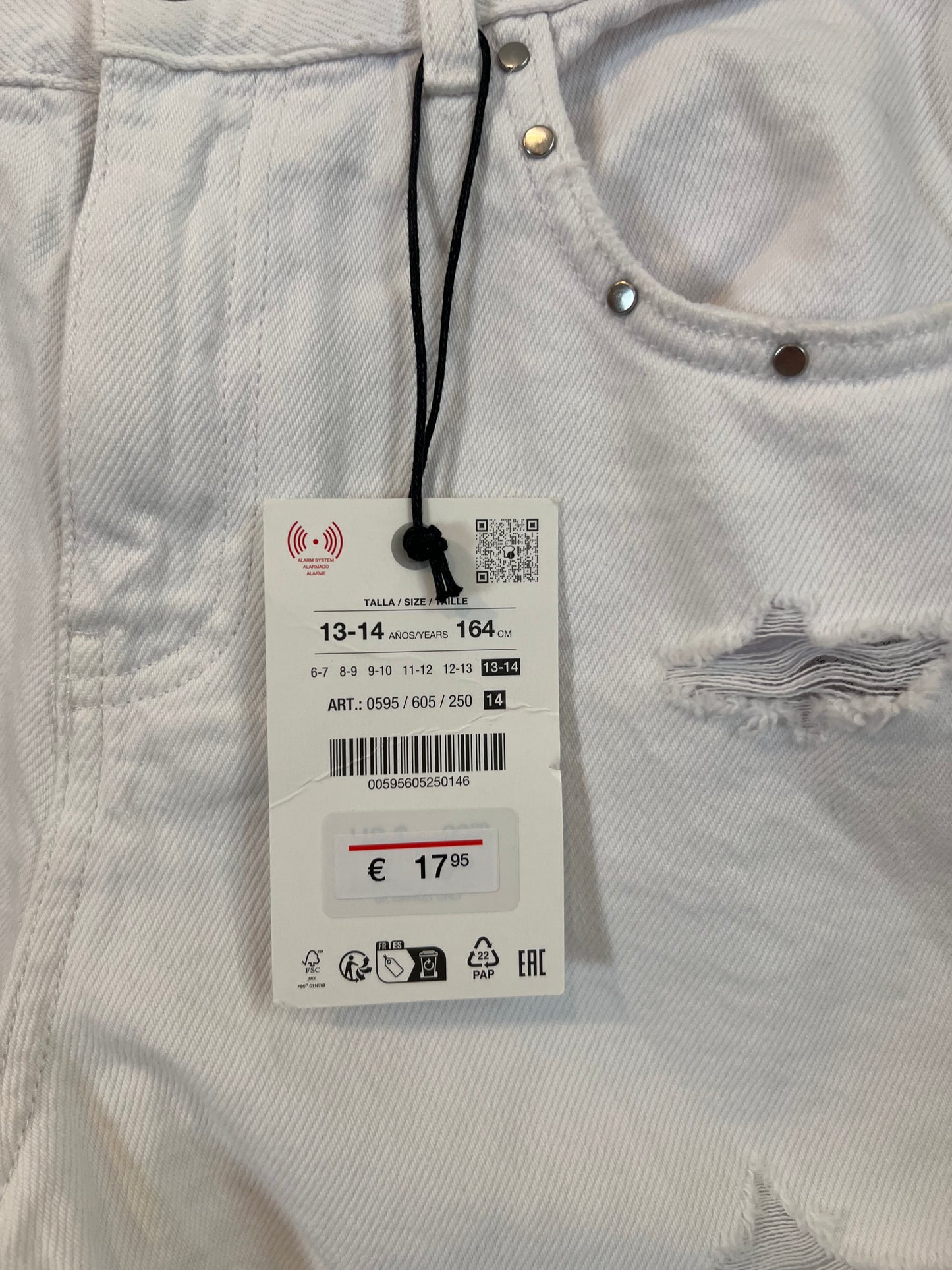 ZARA. Shorts blanco tachuelas T.13-14 años (xs)