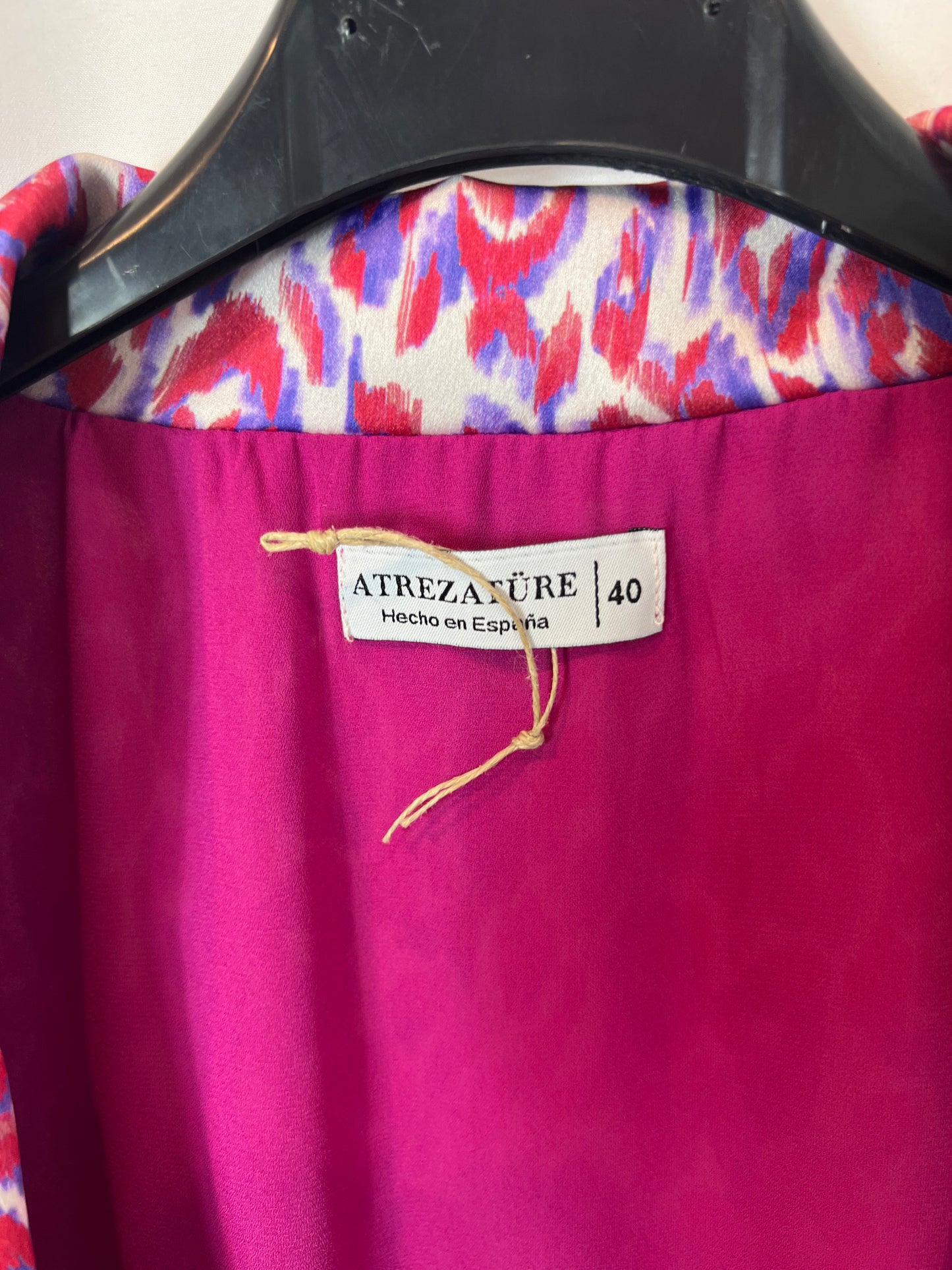 ATREZATÜRE. Blazer estampada rosas. T 40