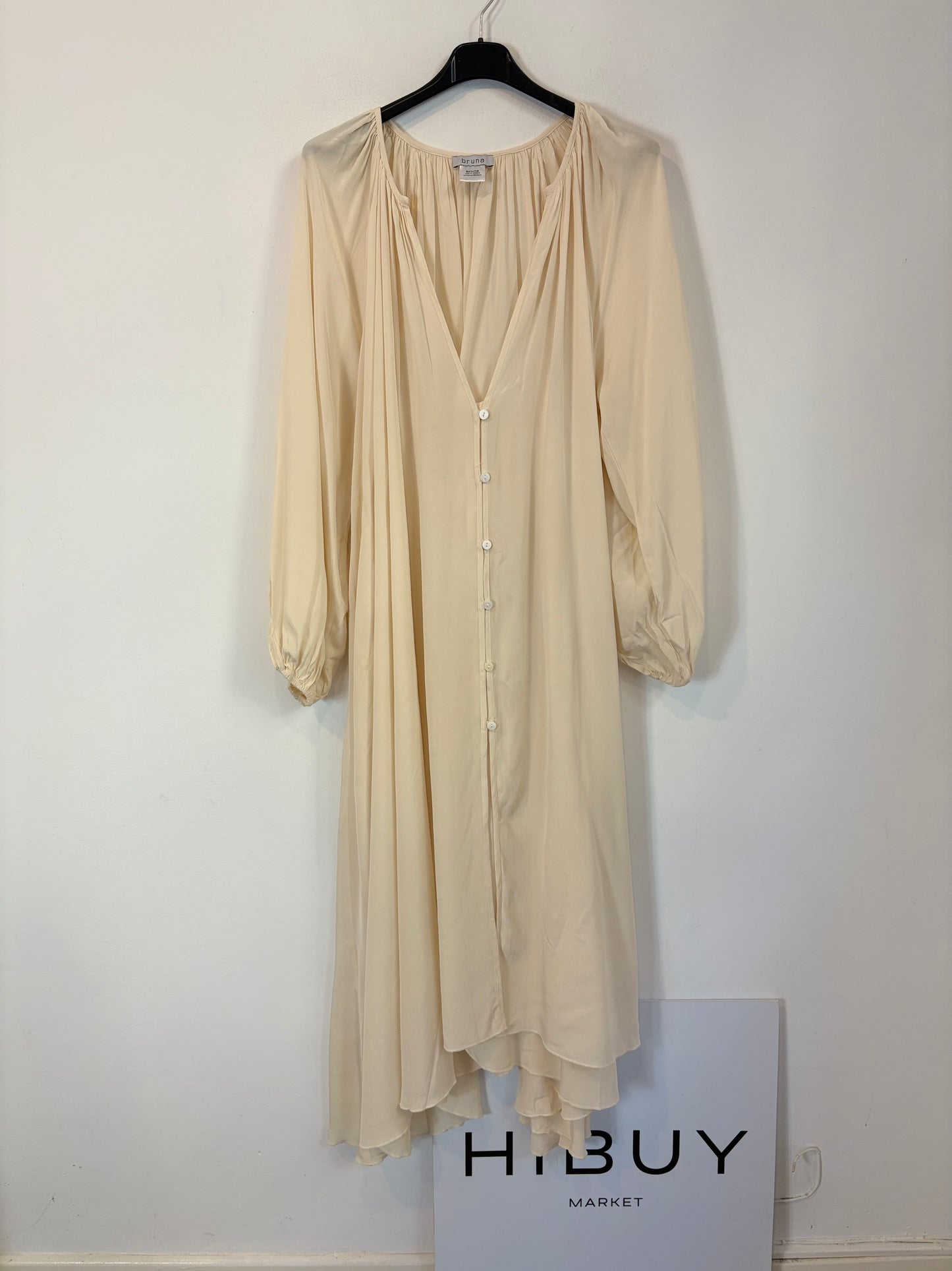 BRUNA. Vestido largo vaporoso beige. TU (S/M)