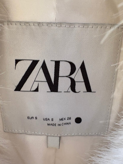ZARA. Abrigo pelo corto