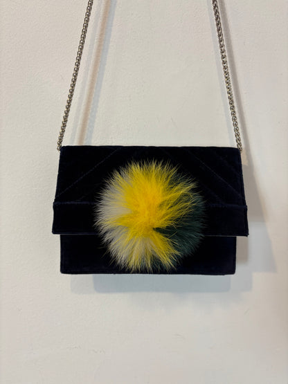 TITA MADRID.Bolso azul terciopelo pompón