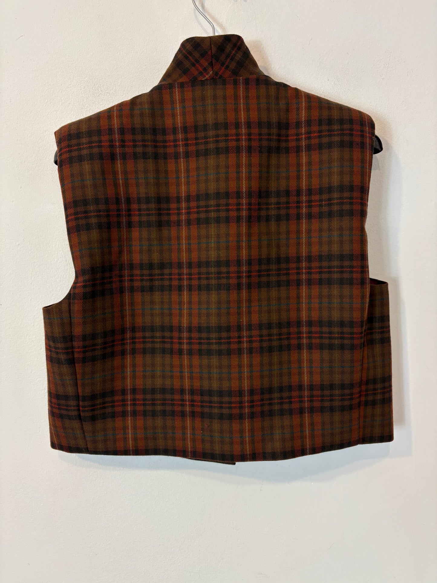 GALCON. Chaleco cuadros abotonado