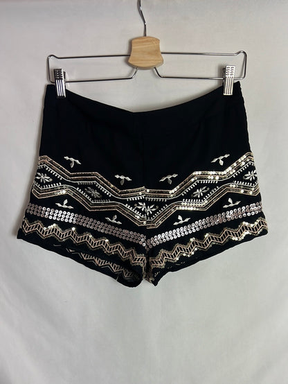 LILY WHITE. Pantalón corto negro bordados y lentejuelas. T M