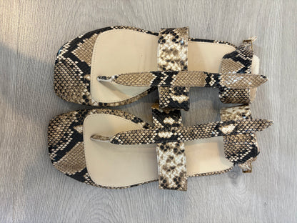 MÁS 34. Sandalias plana snake. T 39