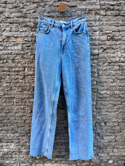 ZARA. Denim recto claro. T 36