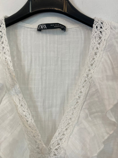 ZARA. Blusas blanca algodón volantes T.s