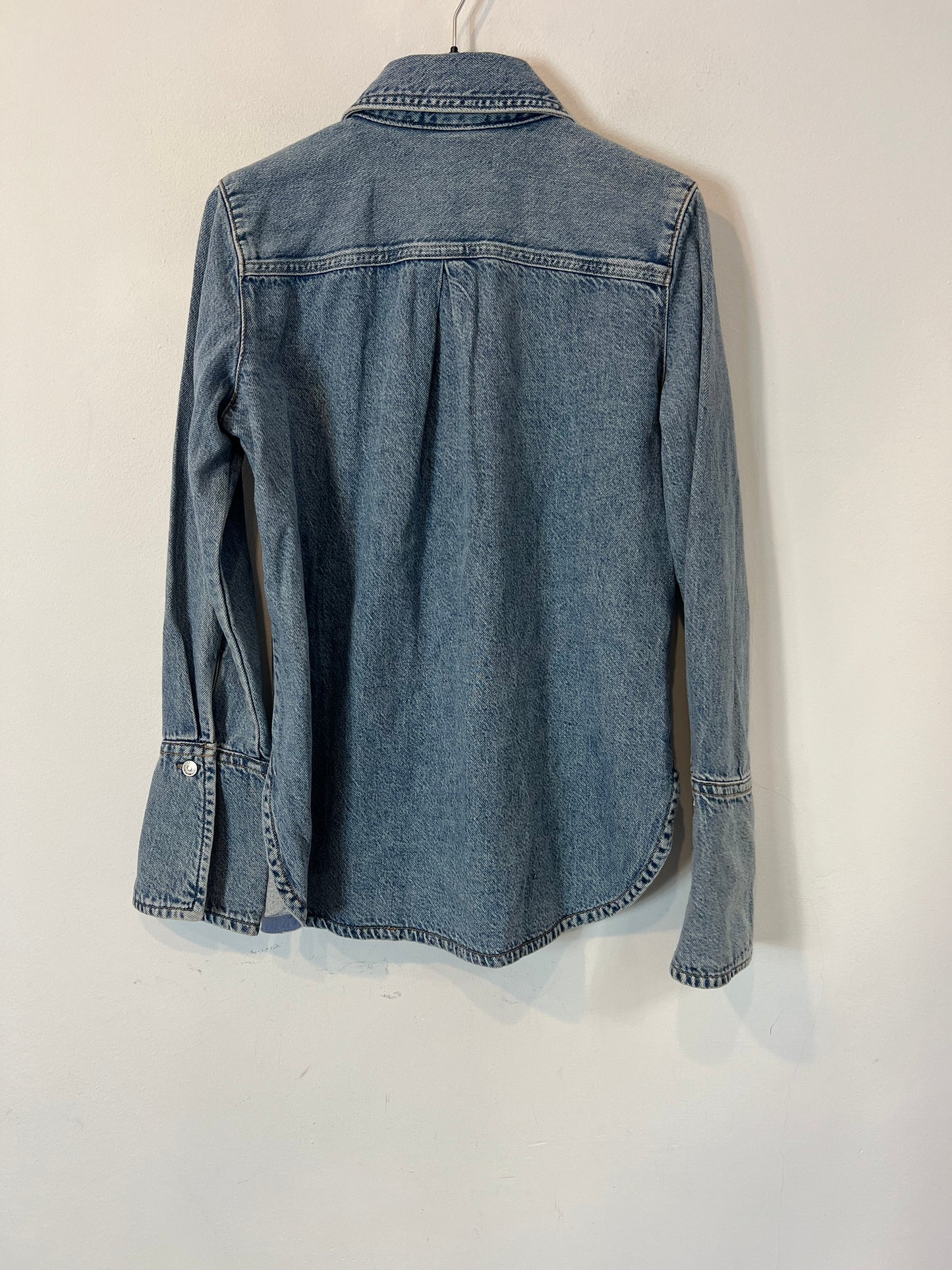 MANGO. Chaqueta/sobrecamisa denim