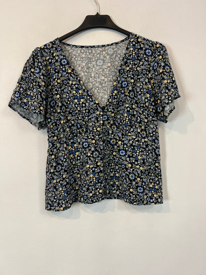 OTRAS. Top negro florecitas Tu(S)