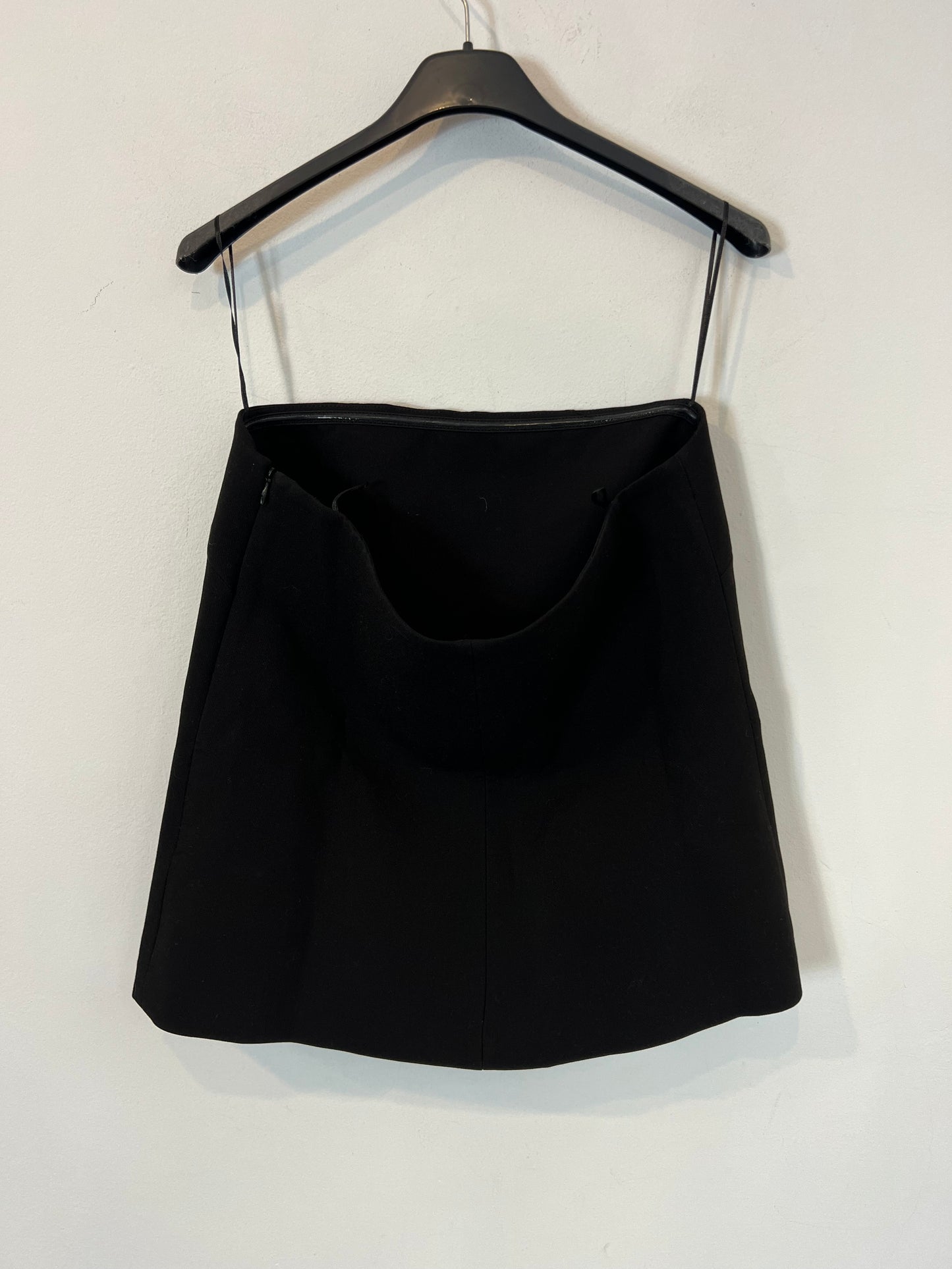 ZARA. Top palabra de honor negro. T S