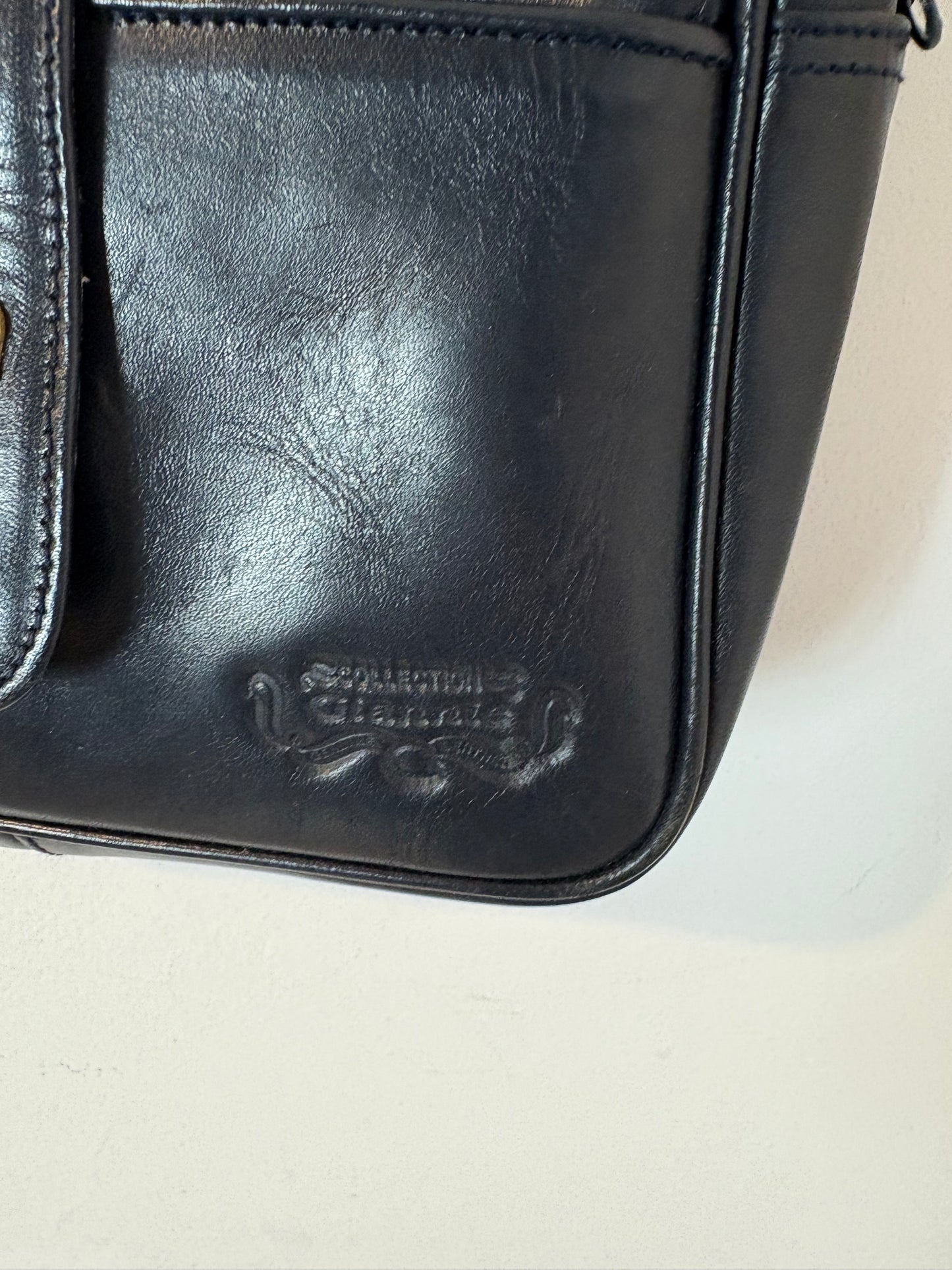 OTRAS. Bolso azul piel vintage