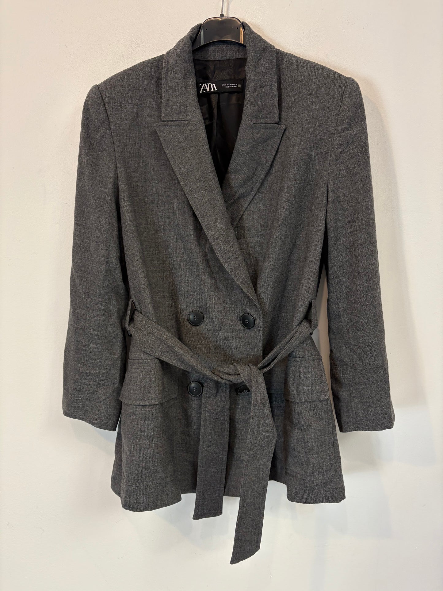 ZARA. Blazer gris doble botonadura