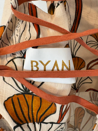 BYAN. Vestido largo estampado espalda