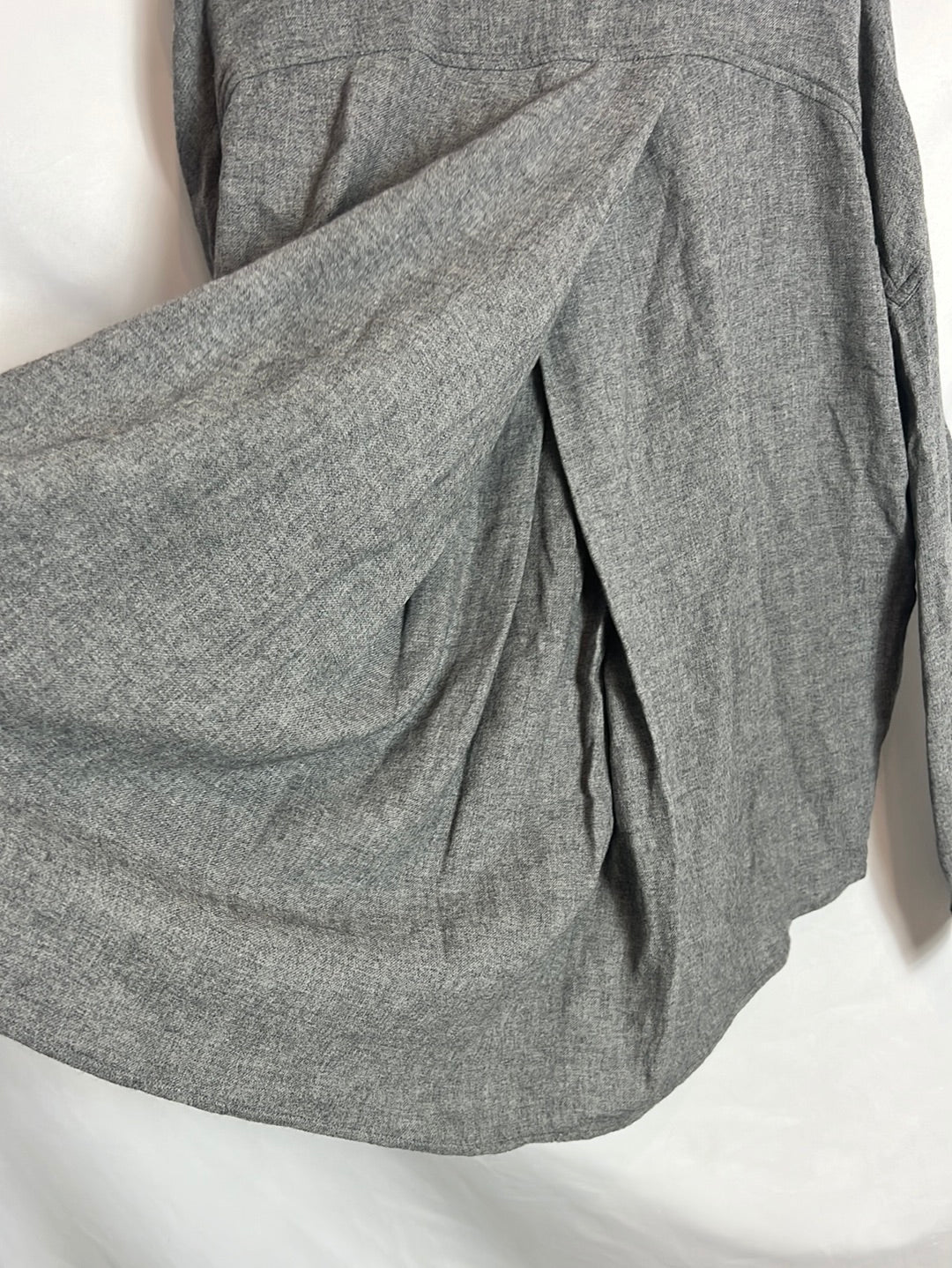 TCN. Camisa gris jaspeada textura. T S