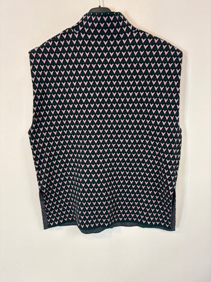 SFERA. Total look with geometric print knitwear. TS