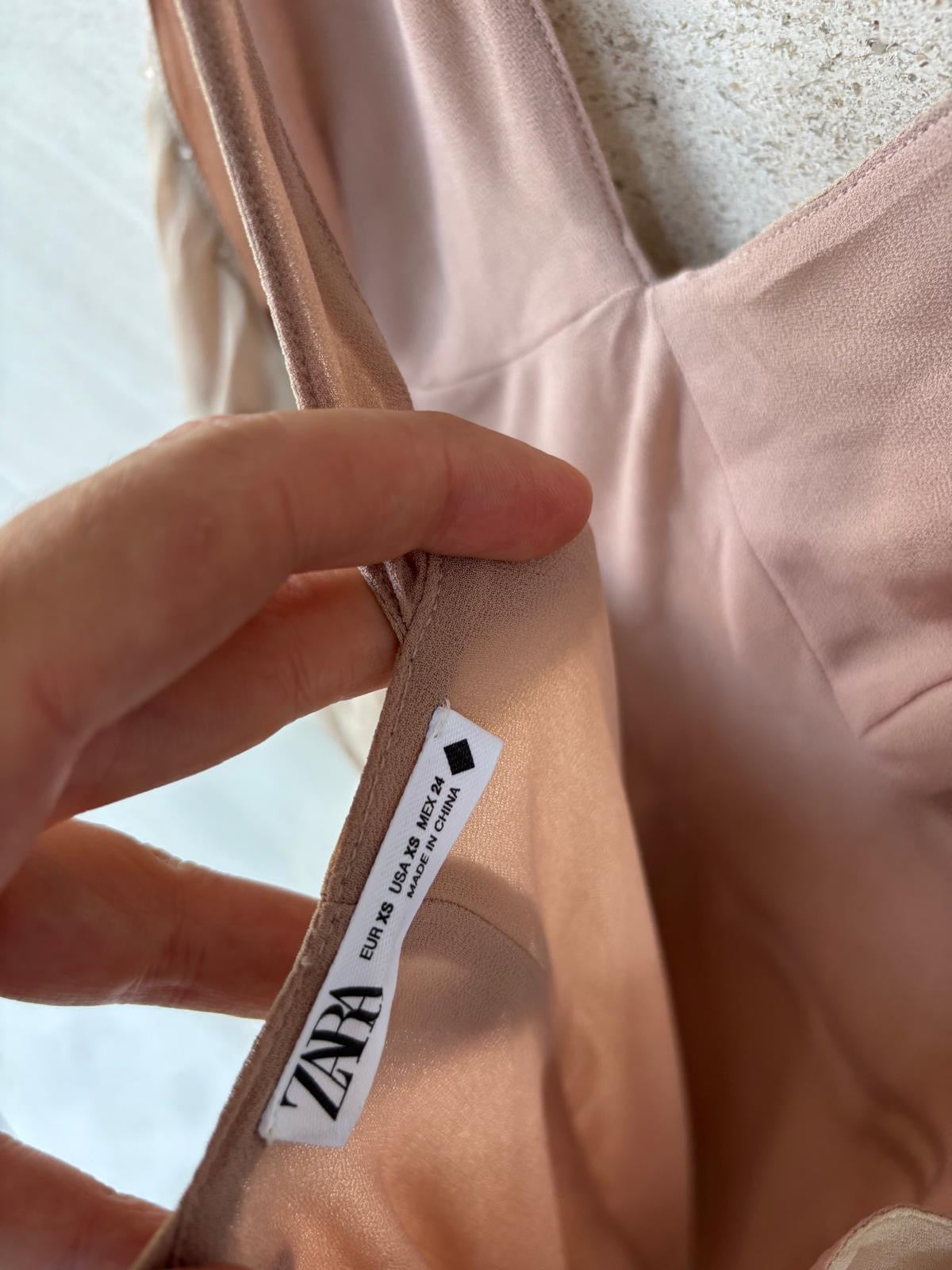 ZARA. Vestido largo vaporoso espalda baja