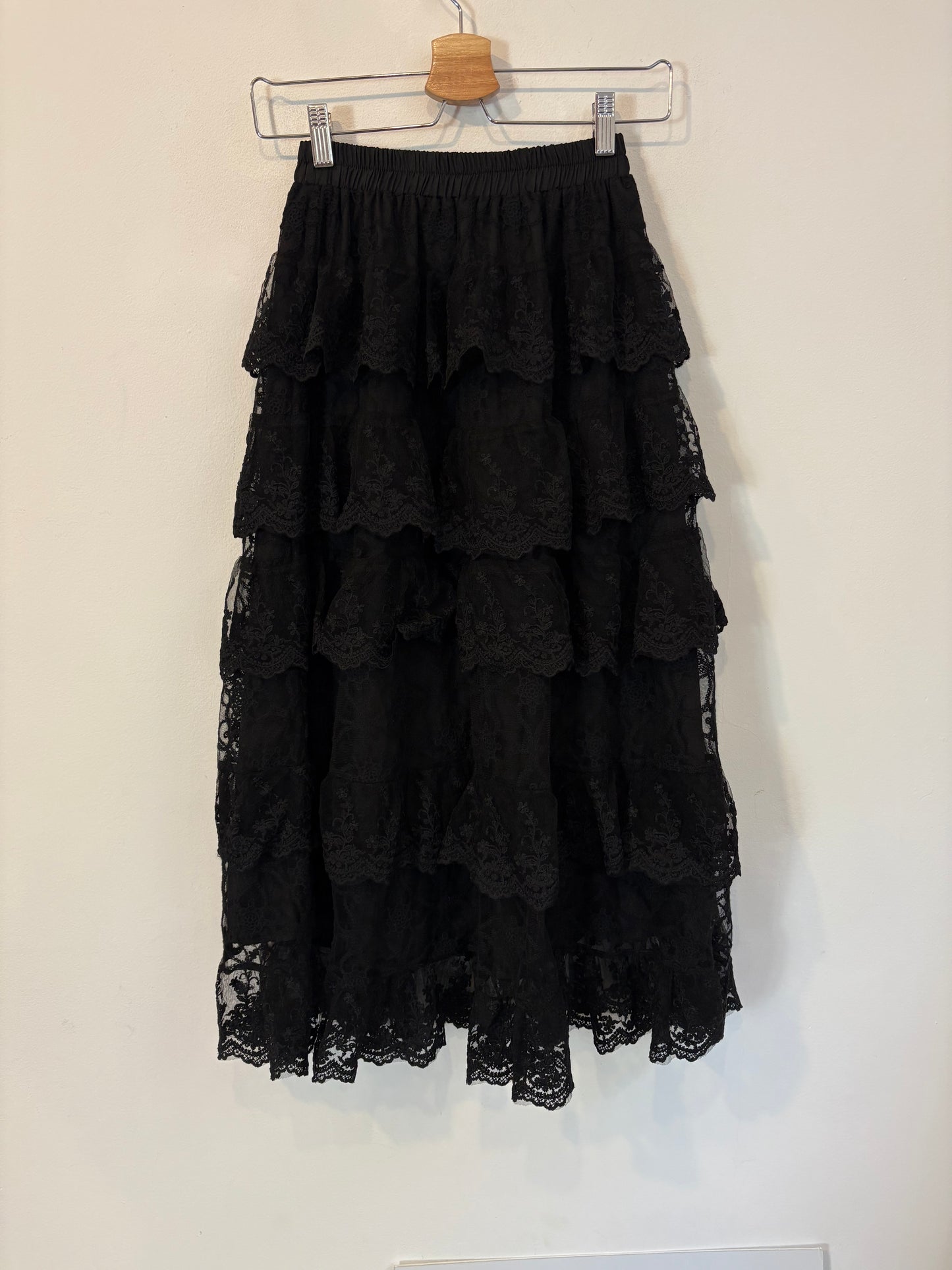 RICH RADI Q´S. Falda midi encaje volantes