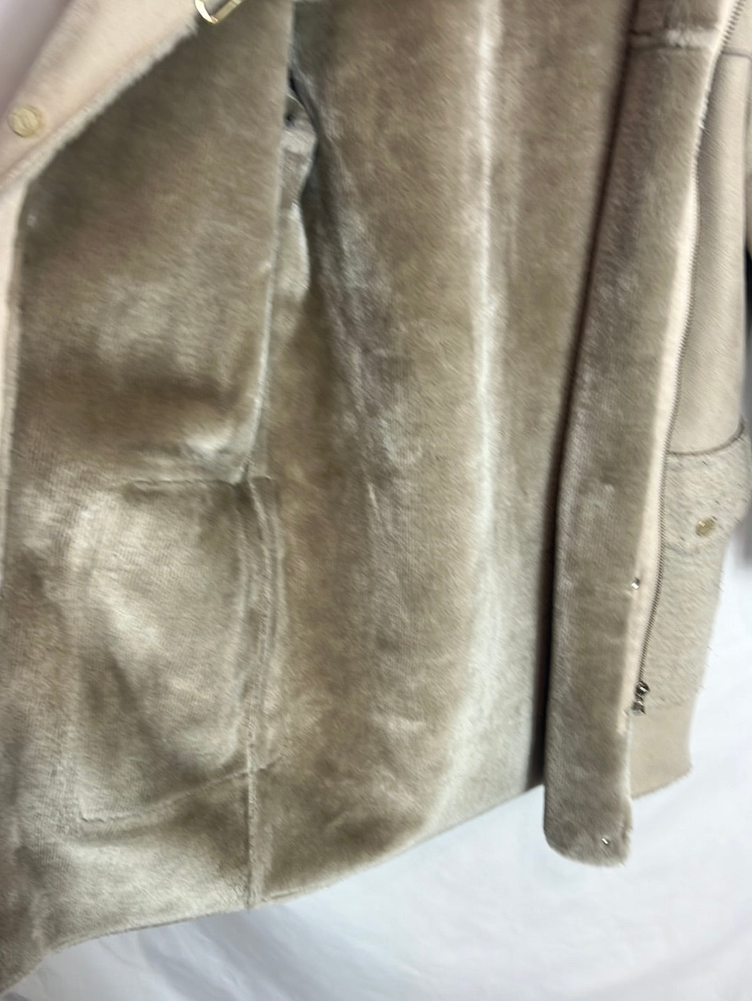 ADOLFO DOMINGUEZ. Abrigo beige texturas. T S