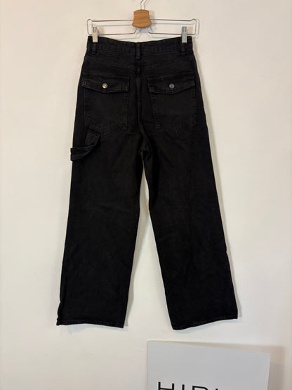 BRITT SISSECK. Denim negro pata ancha