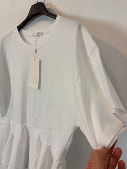 ZARA. Camiseta blanca volante