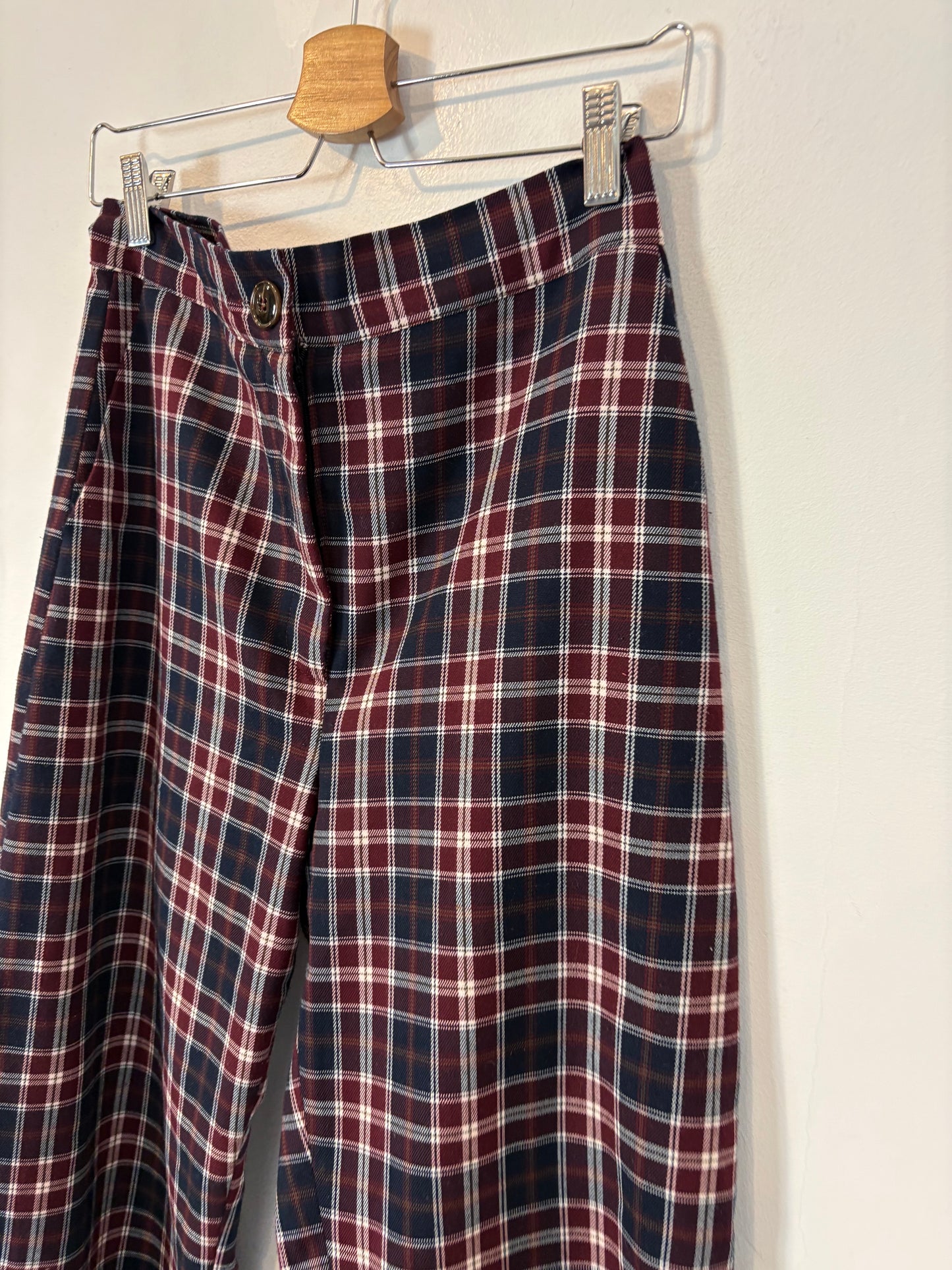 PIETRA. Pantalón cuadros tonos burdeos y azules