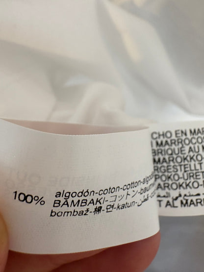 ZARA. Camiseta blanca dibujo plateado