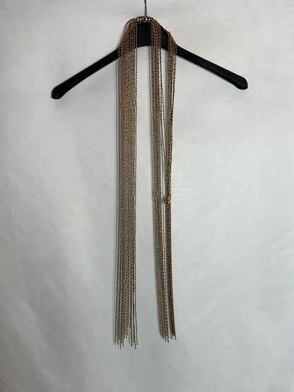 OTRAS. Collar abierto detalle cadenas