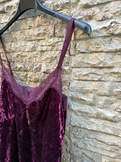 TCN. Top lencero terciopelo burdeos